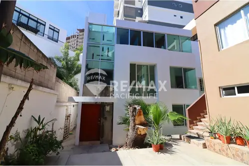 Casa en venta a pasos de Playa Los Pinitos, Mazatlán
