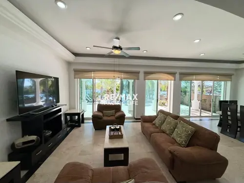 Casa frente a la Marina en Isla Mazatlán