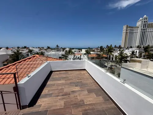 Casa en esquina en venta en Cerritos Resort, Mazatlán