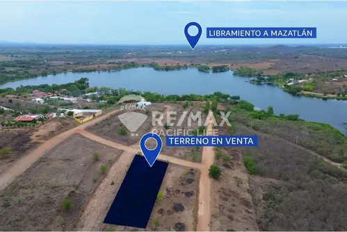 Terreno de 803 m² en venta en Campiña del Lago