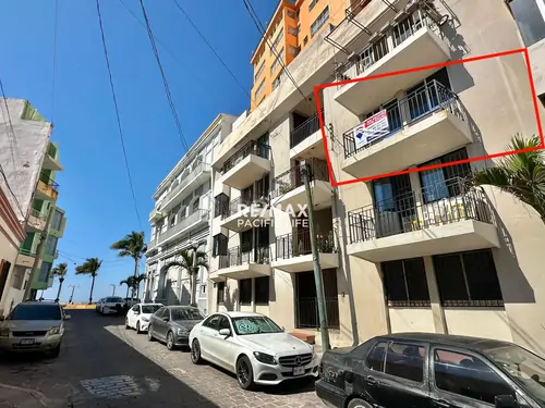 Condominio amueblado en venta en Olas Altas, Mazatlán