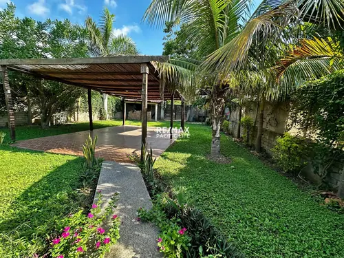 Casa en venta con amplio terreno en El Walamo