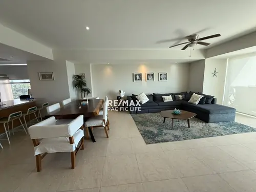 Condominio en renta frente al mar en Península Mazatlán