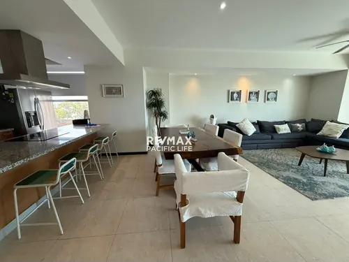 Condominio en renta frente al mar en Península Mazatlán