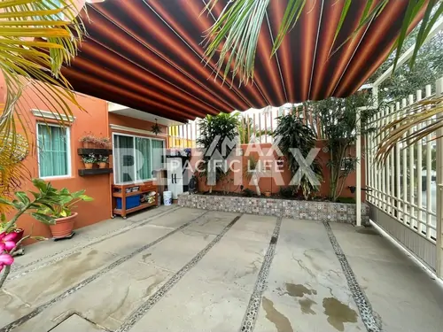 Casa de 4 recámaras en venta en Playa Sur, Mazatlán