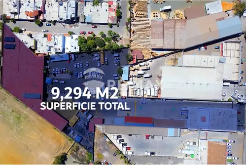 Propiedad comercial en venta con locales y bodegas