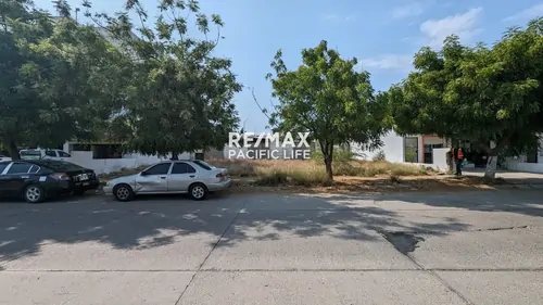 357 m² Commercial Lot for Lease in Real del Valle