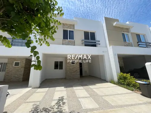 Casa amueblada en renta en Residencial Almar, Cerritos