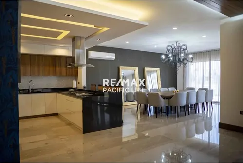 Casa en venta frente al lago en Marina Campo de Golf