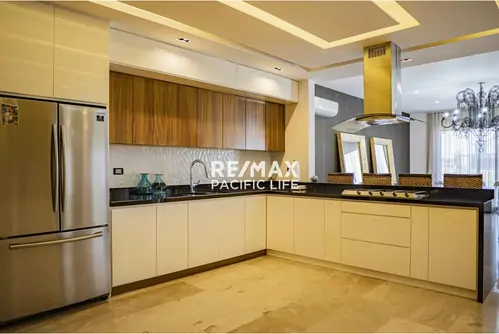 Casa en venta frente al lago en Marina Campo de Golf