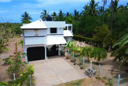 Casa frente al mar en venta en La Tambora, Teacapán