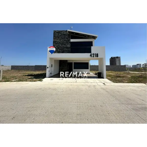 Casa nueva de lujo en venta en Las Abas Residencial