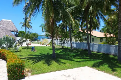 Furnished 1-Bedroom Home Across from the Ocean in Teacapán