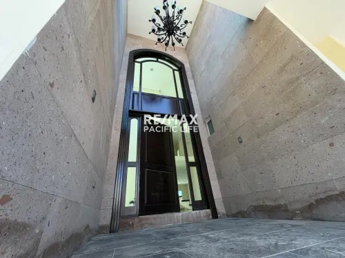 Casa de 4 recámaras en Club Real para personalizar