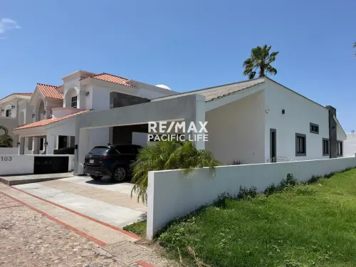 Casa de 2 Recámaras con Alberca Privada en Club Real
