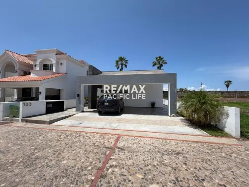Casa de 2 Recámaras con Alberca Privada en Club Real