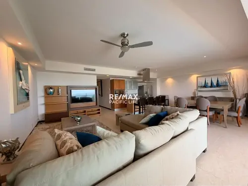 Condominio en renta frente al mar en Península Mazatlán
