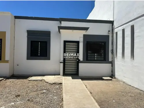 Casa en renta sin muebles en Real Pacífico