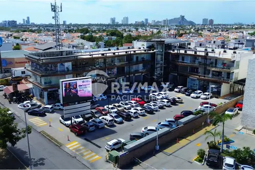 Local comercial en venta en Plaza El Encanto Marina