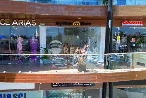 Local comercial en venta en Plaza El Encanto Marina