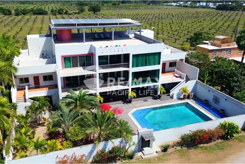 Casa en venta en Teacapán con 6 suites y piscina