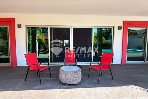Casa en venta en Teacapán con 6 suites y piscina