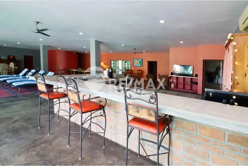 Casa en venta en Teacapán con 6 suites y piscina